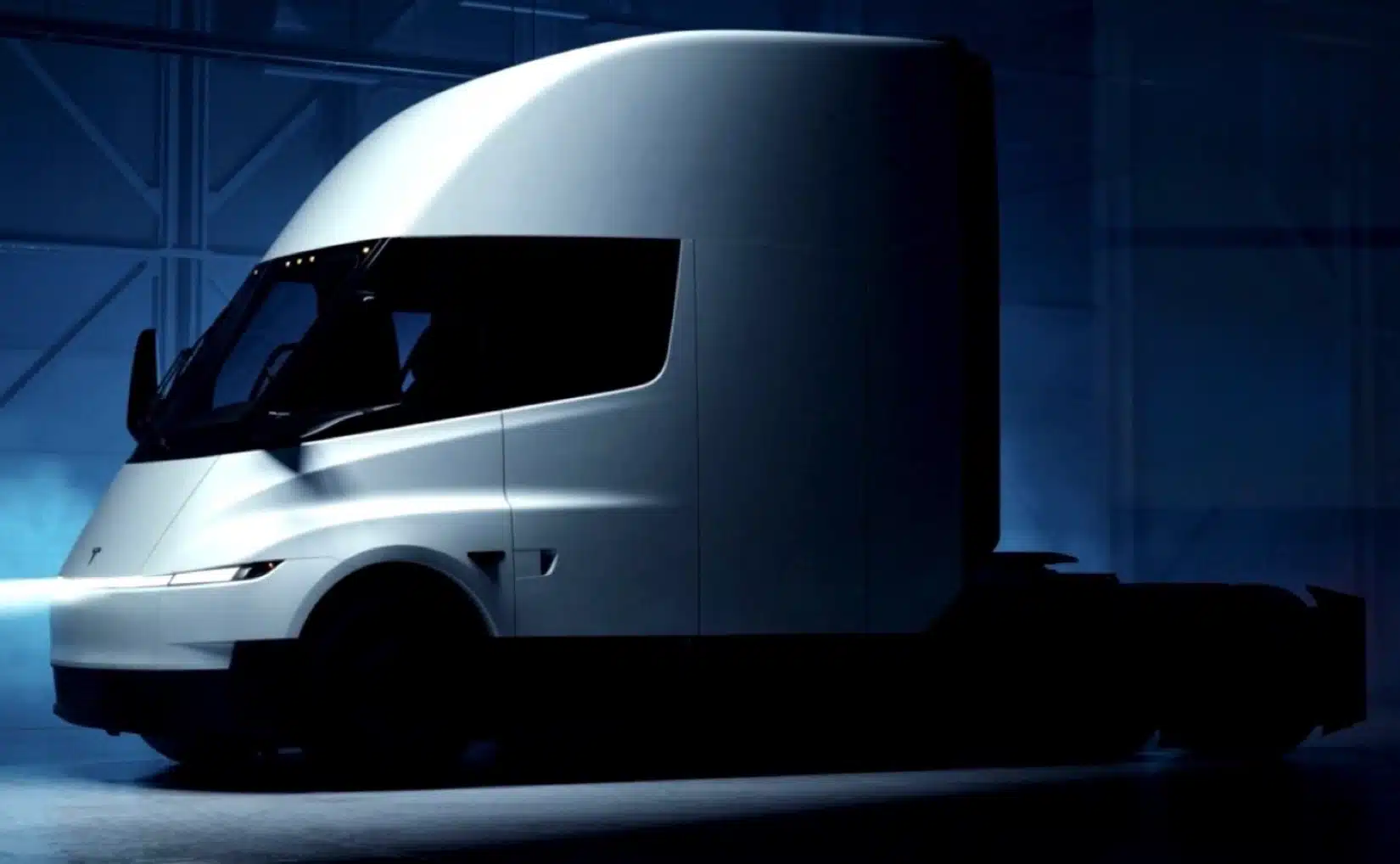 Tesla обнови дизайна на електрическия камион Semi