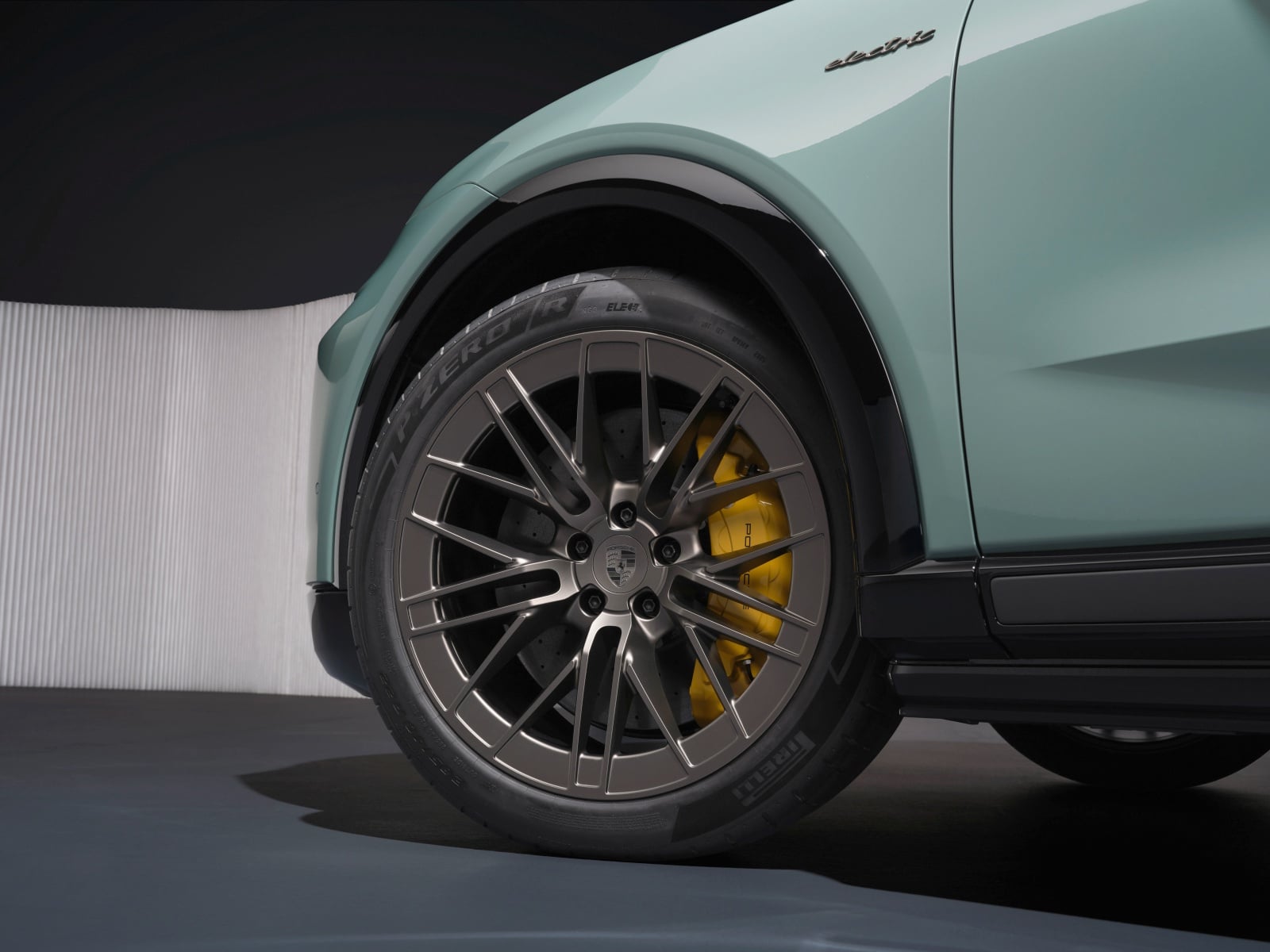 Представено е най-мощното серийно Porsche на всички времена – Cayenne Electric с 1139 коня