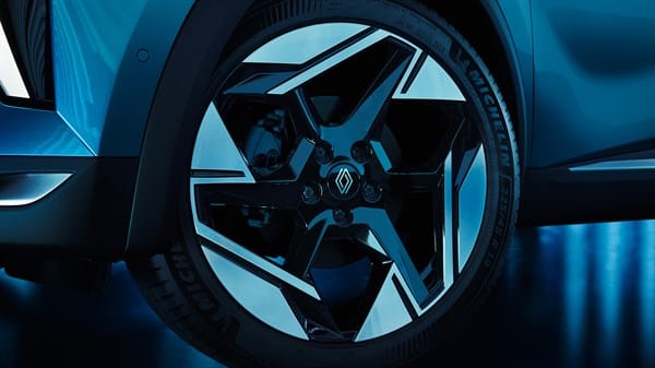 Renault Symbioz: новата дефиниция на „златната среда“ при SUV-овете