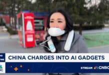 Китай е разтърсен от бум на AI джаджи – от смарт очила до преводачи тип „намордник“