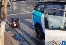 В Китай безпилотно такси на Baidu изпрати двама пешеходци в реанимацията