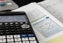 В ерата на изкуствения интелект и чатботовете, Casio все още продава милиони калкулатори