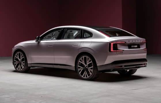 Новото Volvo ES90 кацна изненадващо в България – 700 км пробег и първа продажба още на премиерата