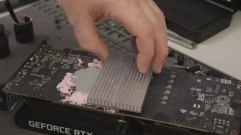 Ентусиаст прикрепи два процесорни охладителя към GeForce RTX 2060 и температурата падна с 35°C