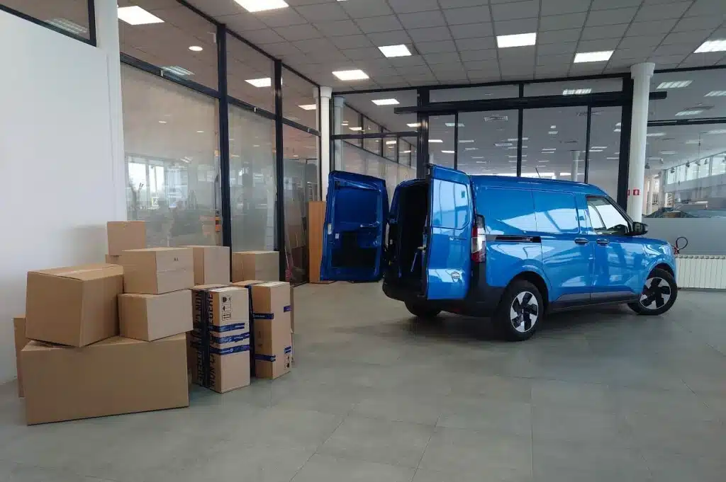 Защо дизеловите бусове вече изостават: тест на Ford E-Courier в реални условия в София