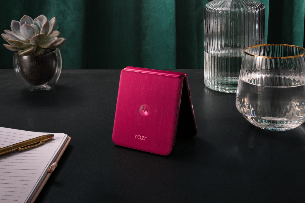 Motorola Razr 60 Ultra: Формата на лукса. Мозъкът на флагмана