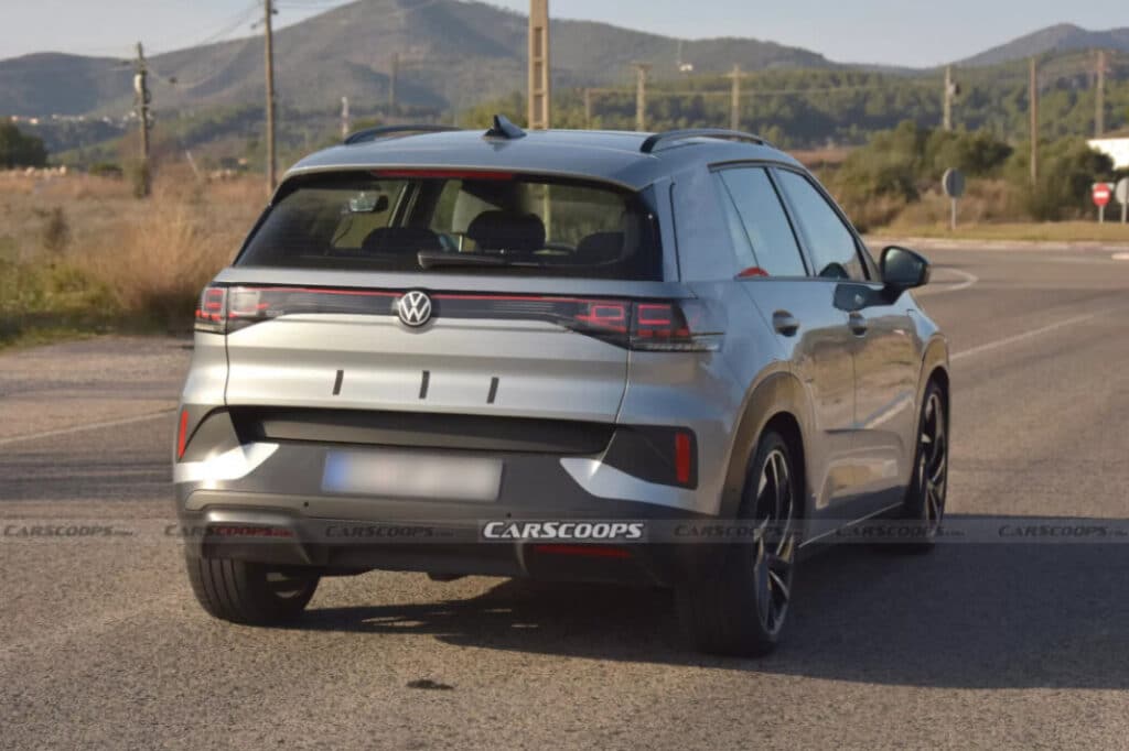 VW ID. Cross бе показан почти без камуфлаж. Най-евтиният електрически SUV на марката ще бъде пуснат през 2026 г.
