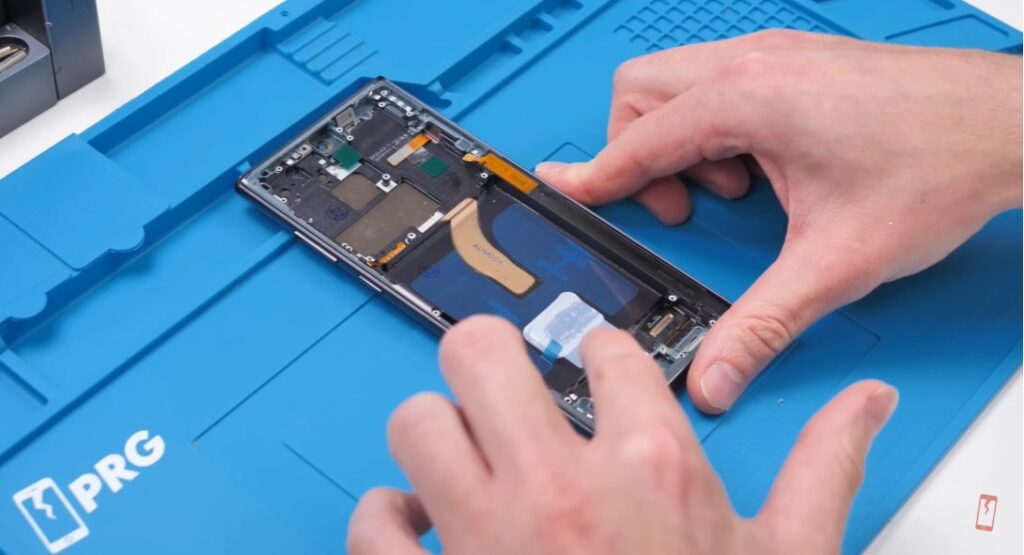 Ентусиаст сглоби евтин Samsung Galaxy S22 Ultra от китайски части