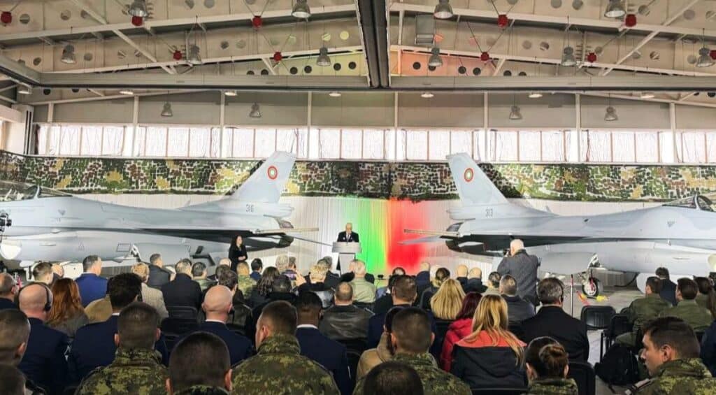 Първите 8 F-16 Block 70 са факт: България официално въведе новите си бойни самолети
