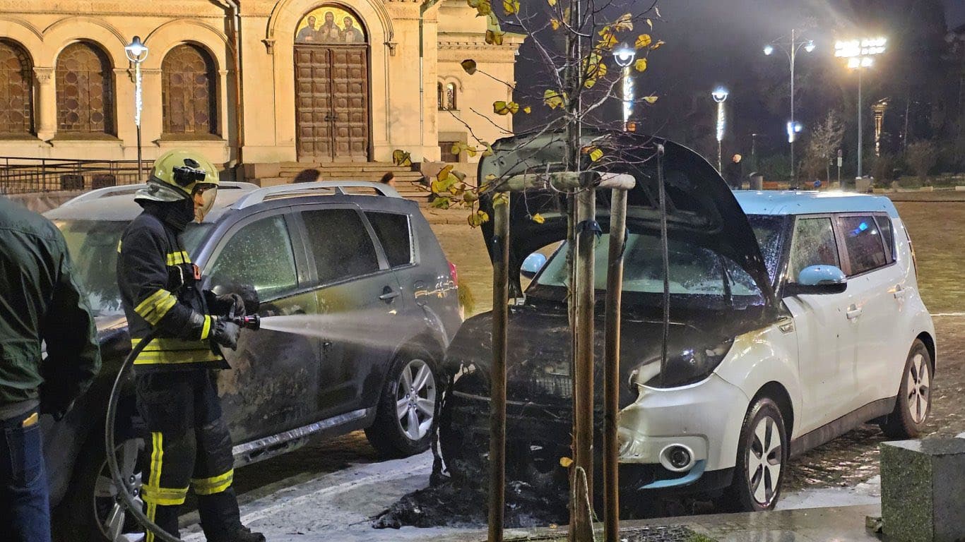 Пожар до „Александър Невски“: електромобилът, който се запали, разкри най-слабото звено на старите EV модели