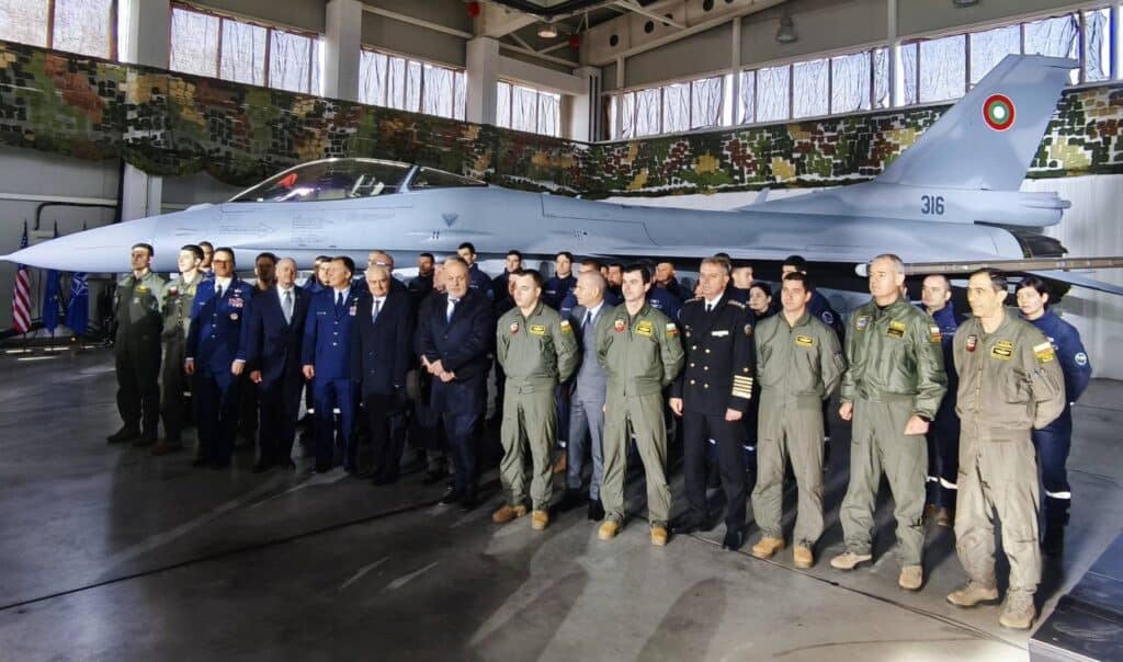 Първите 8 F-16 Block 70 са факт: България официално въведе новите си бойни самолети