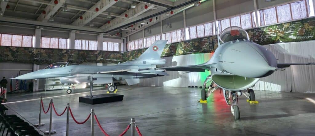 Първите 8 F-16 Block 70 са факт: България официално въведе новите си бойни самолети