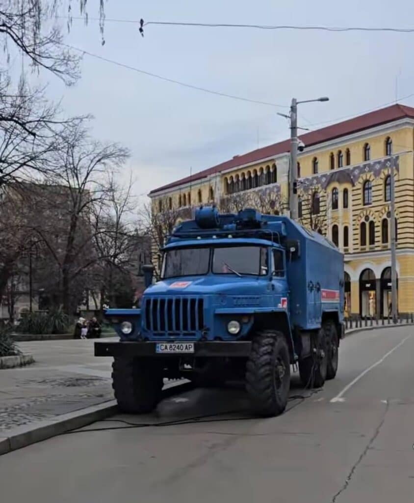 Камиони от 80-те пазят ефира на България: Урал, Камаз и Чавдар излизат на пост за Нова година в София
