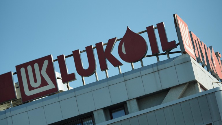 Какво е общото между порнографията и „Лукойл“? Милиардерът зад Pornhub влиза в играта за руските активи