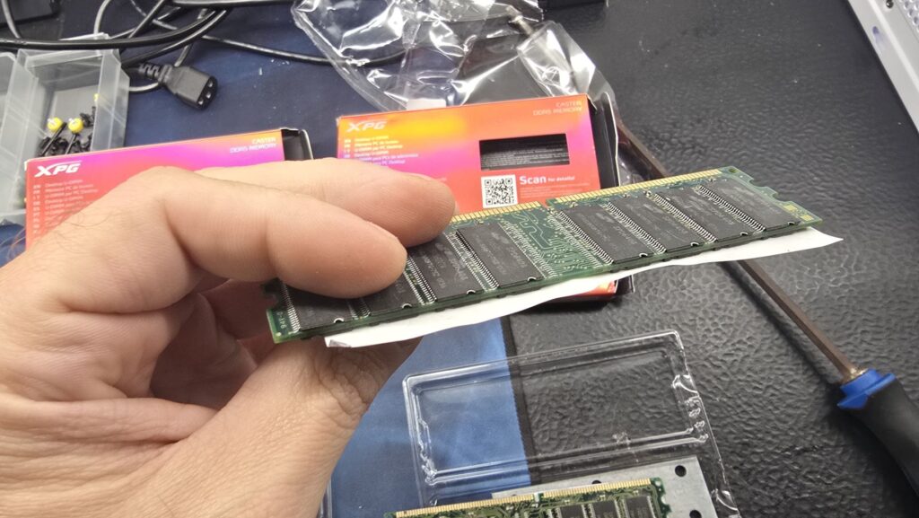 В Amazon се появи фалшива DDR5 памет – DDR2 с отпечатани радиатори