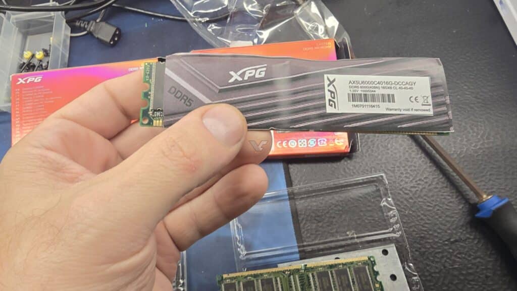 В Amazon се появи фалшива DDR5 памет – DDR2 с отпечатани радиатори