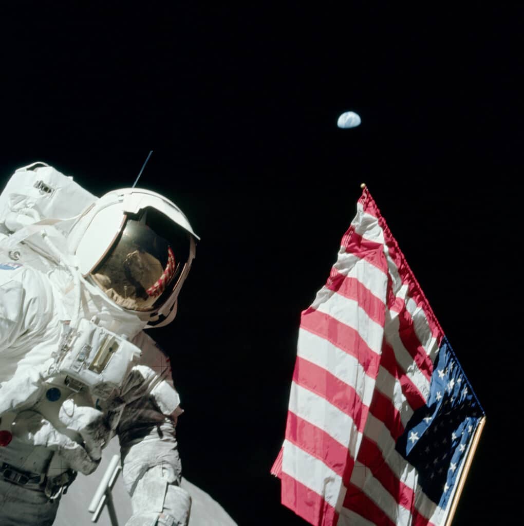 Apollo 17 и денят, в който спряхме да ходим на Луната. Защо сега всички бързат да се върнат