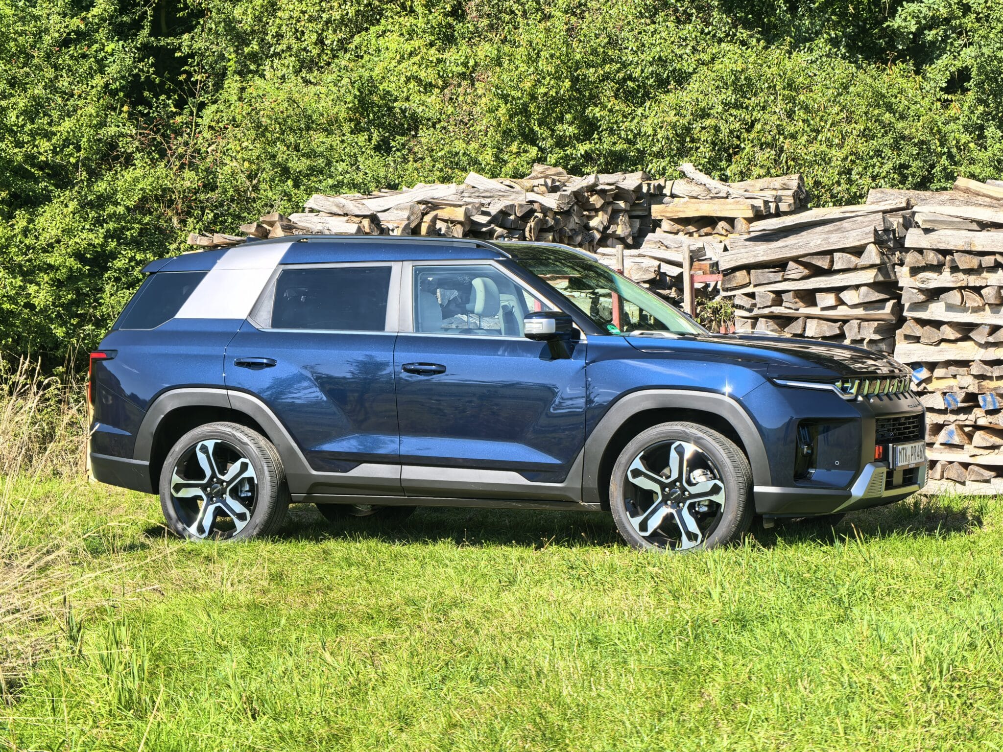 KGM Torres HEV: SUV от Корея, който не просто иска да навакса, а да изпревари