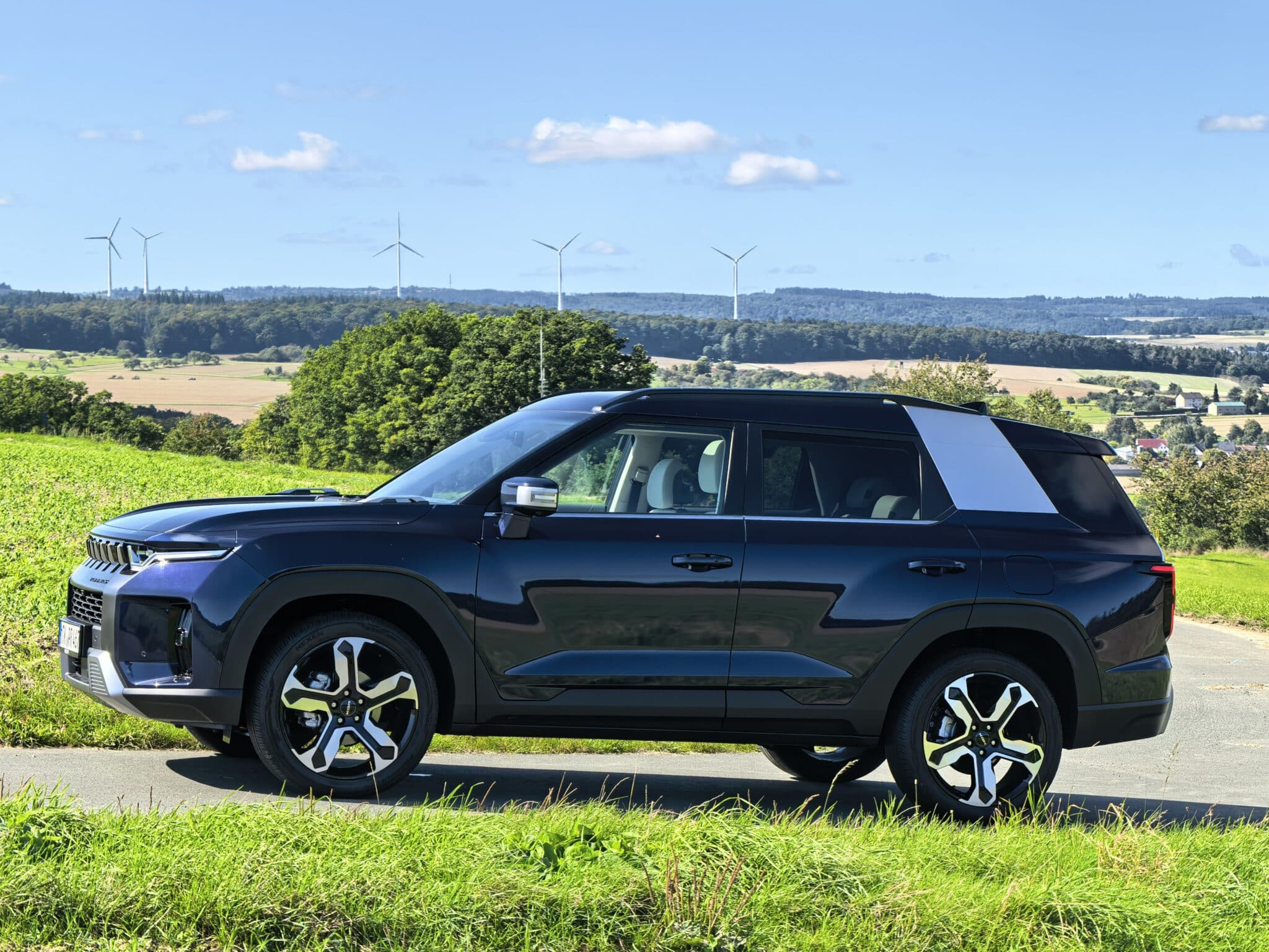 KGM Torres HEV: SUV от Корея, който не просто иска да навакса, а да изпревари