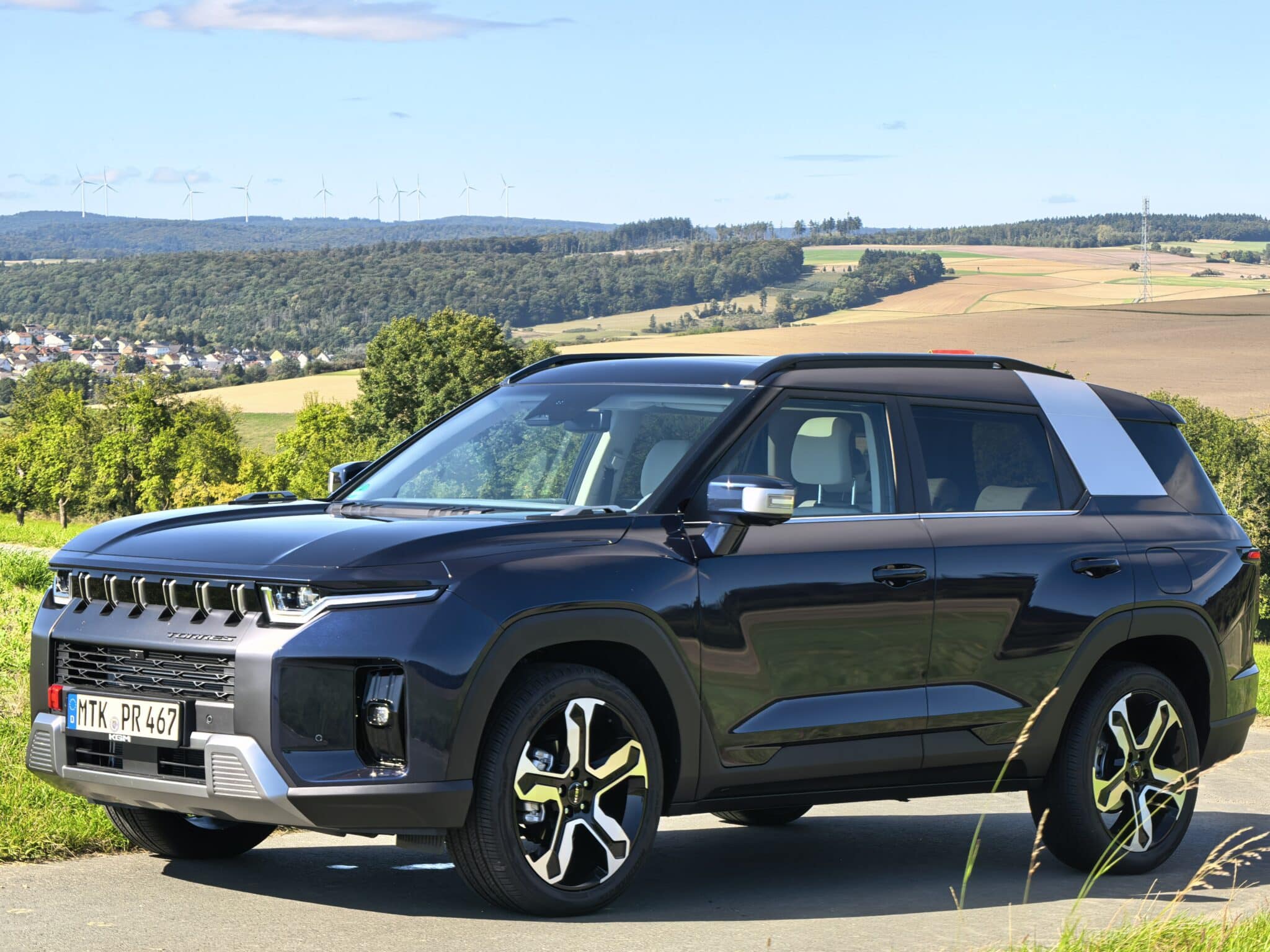 KGM Torres HEV: SUV от Корея, който не просто иска да навакса, а да изпревари