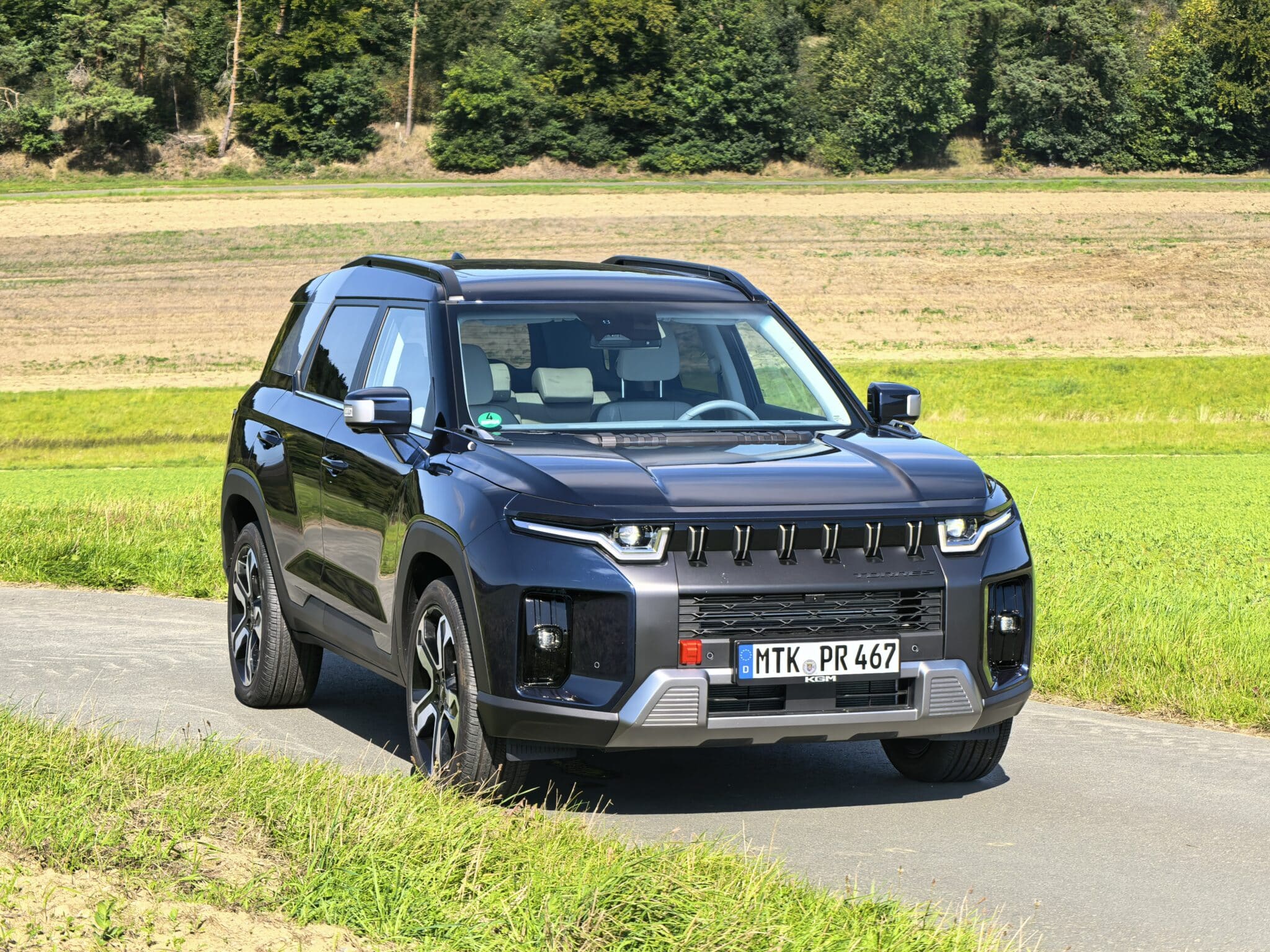KGM Torres HEV: SUV от Корея, който не просто иска да навакса, а да изпревари