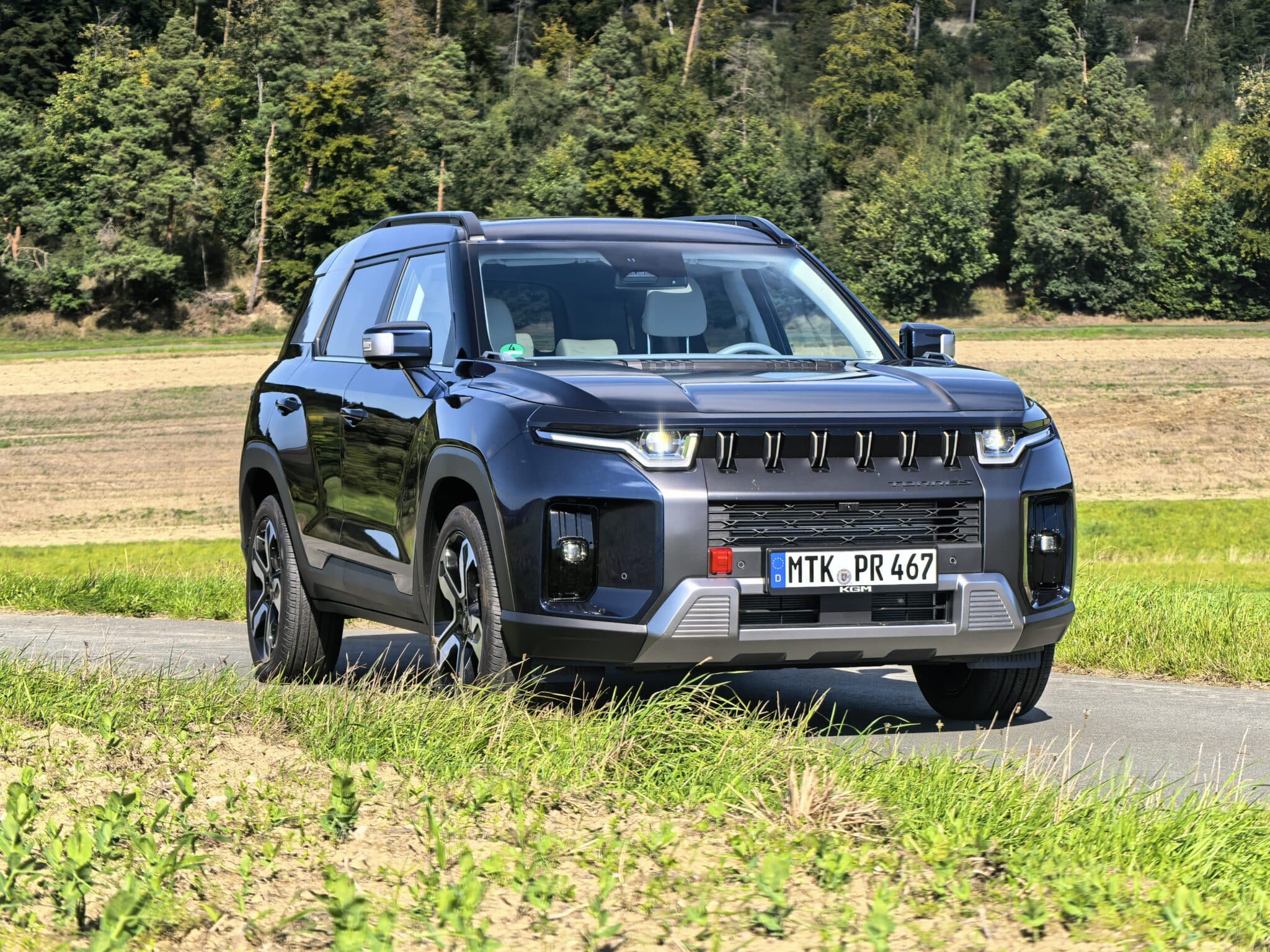KGM Torres HEV: SUV от Корея, който не просто иска да навакса, а да изпревари