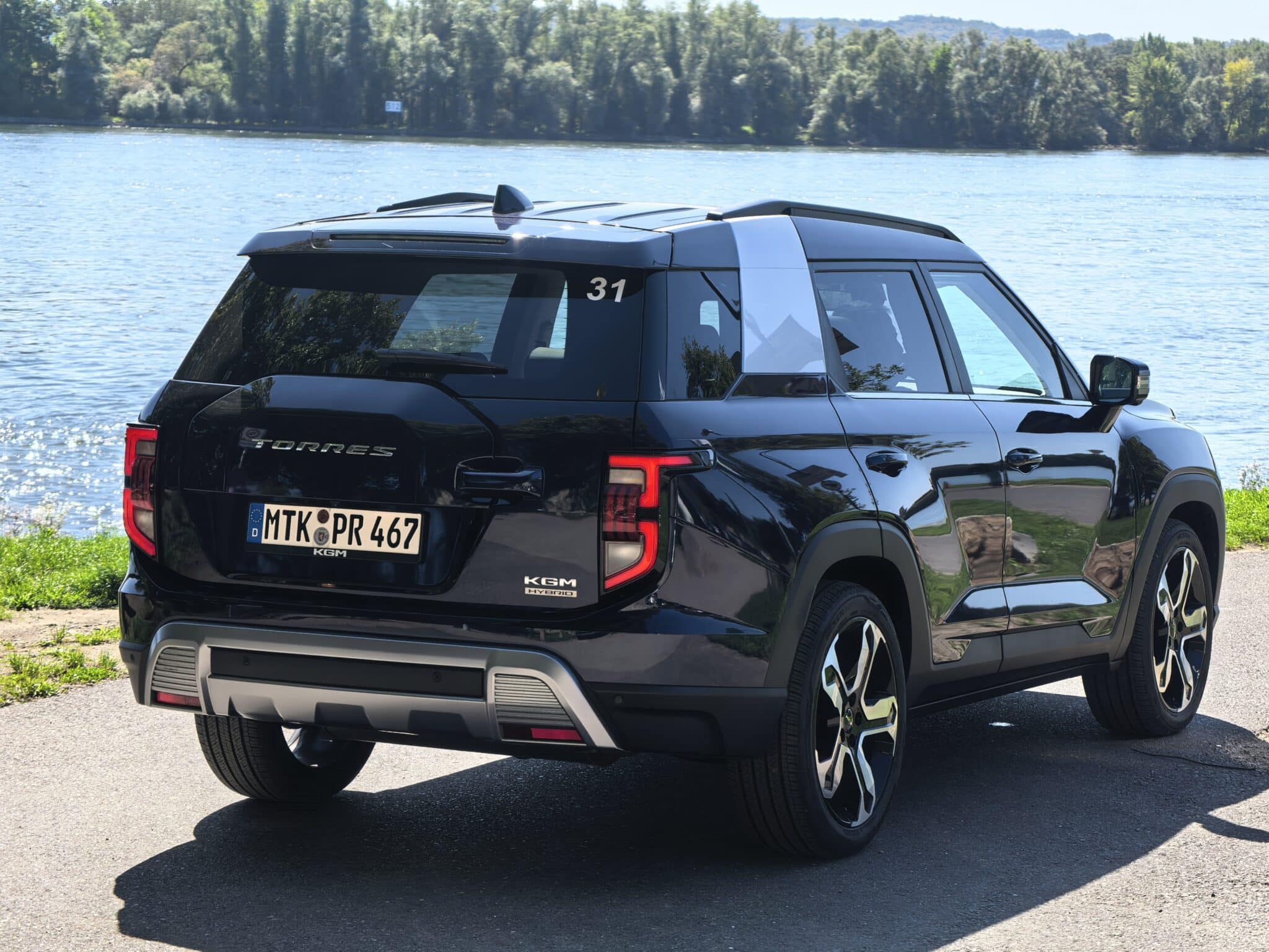 KGM Torres HEV: SUV от Корея, който не просто иска да навакса, а да изпревари