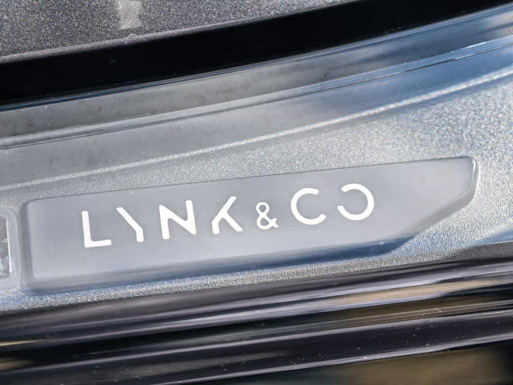 Лице в лице с Lynk & Co: китайско ДНК, шведски акцент и амбиции да разместят пазара