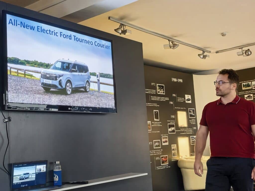 Защо дизеловите бусове вече изостават: тест на Ford E-Courier в реални условия в София