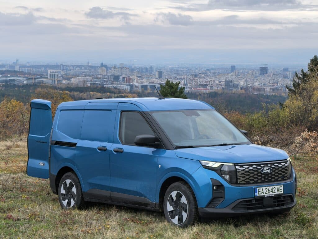 Защо дизеловите бусове вече изостават: тест на Ford E-Courier в реални условия в София