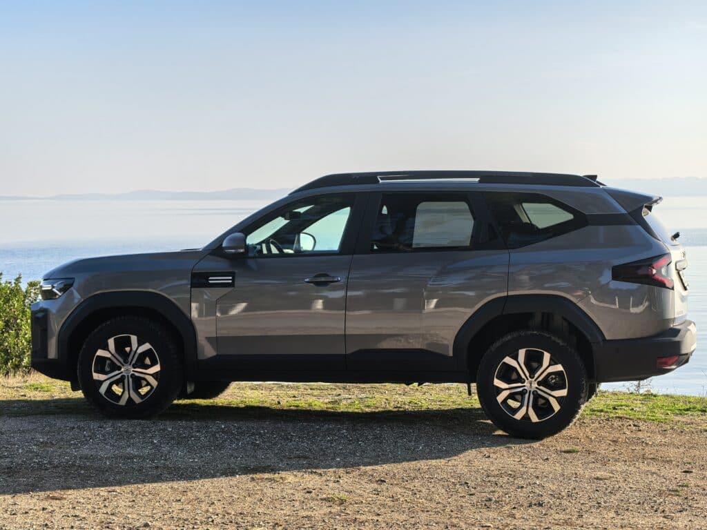 Dacia Bigster G140: 1400 км пробег, голям семеен SUV и сметка за гориво като от други времена