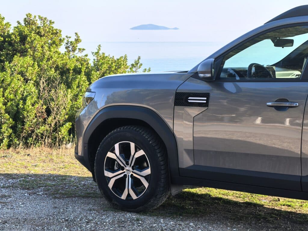 Dacia Bigster G140: 1400 км пробег, голям семеен SUV и сметка за гориво като от други времена