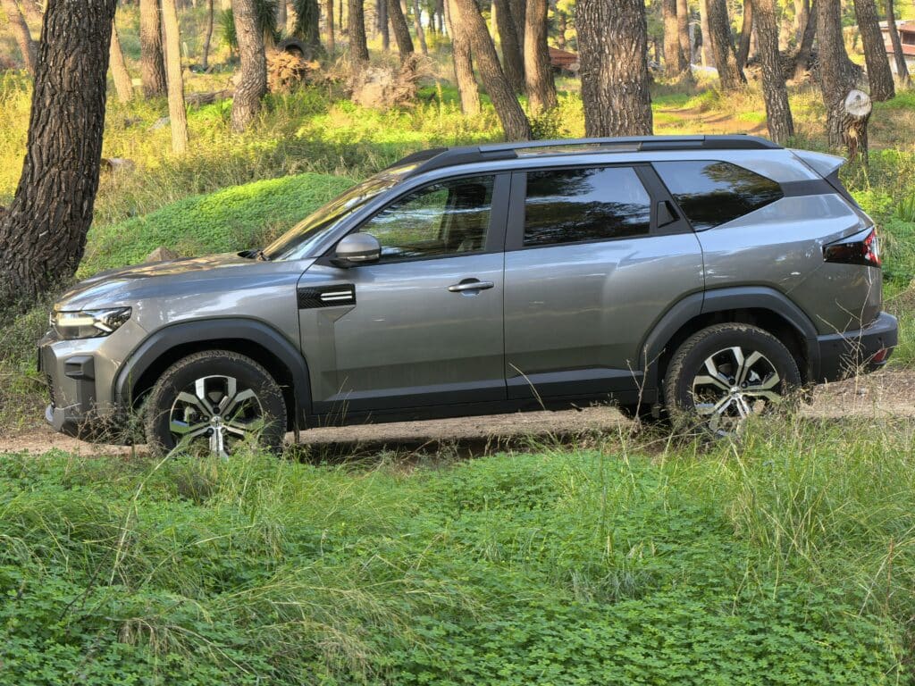 Dacia Bigster G140: 1400 км пробег, голям семеен SUV и сметка за гориво като от други времена