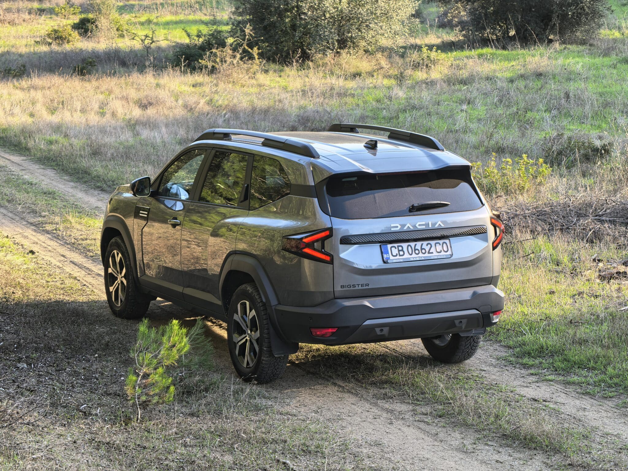 Dacia Bigster G140: 1400 км пробег, голям семеен SUV и сметка за гориво като от други времена