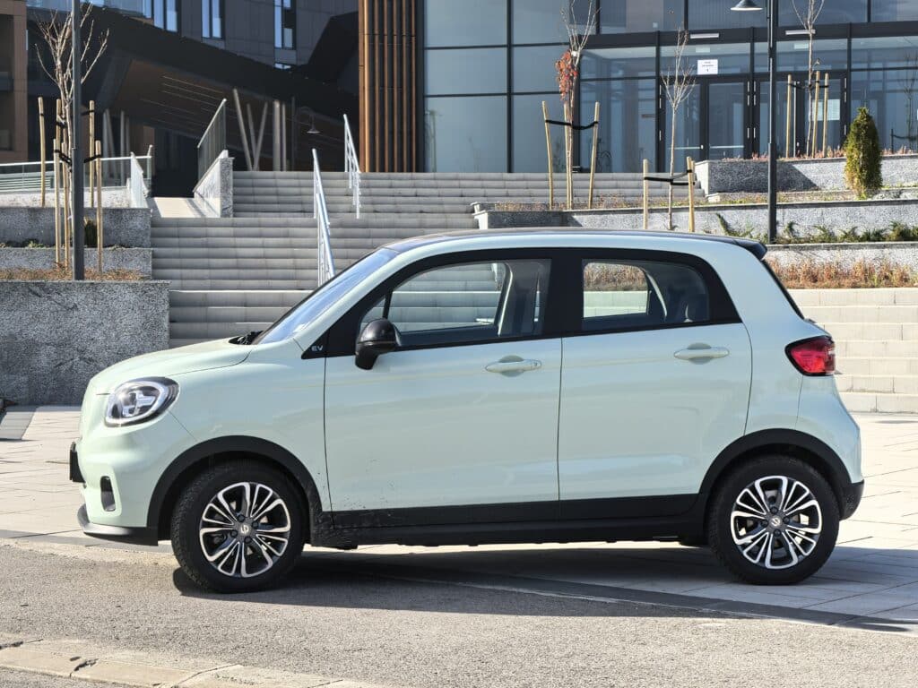 Край на „електричките са за богатите“? Leapmotor: пробег, оборудване и цена като на хибрид вече в България