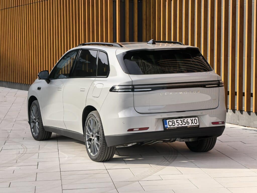 Край на „електричките са за богатите“? Leapmotor: пробег, оборудване и цена като на хибрид вече в България