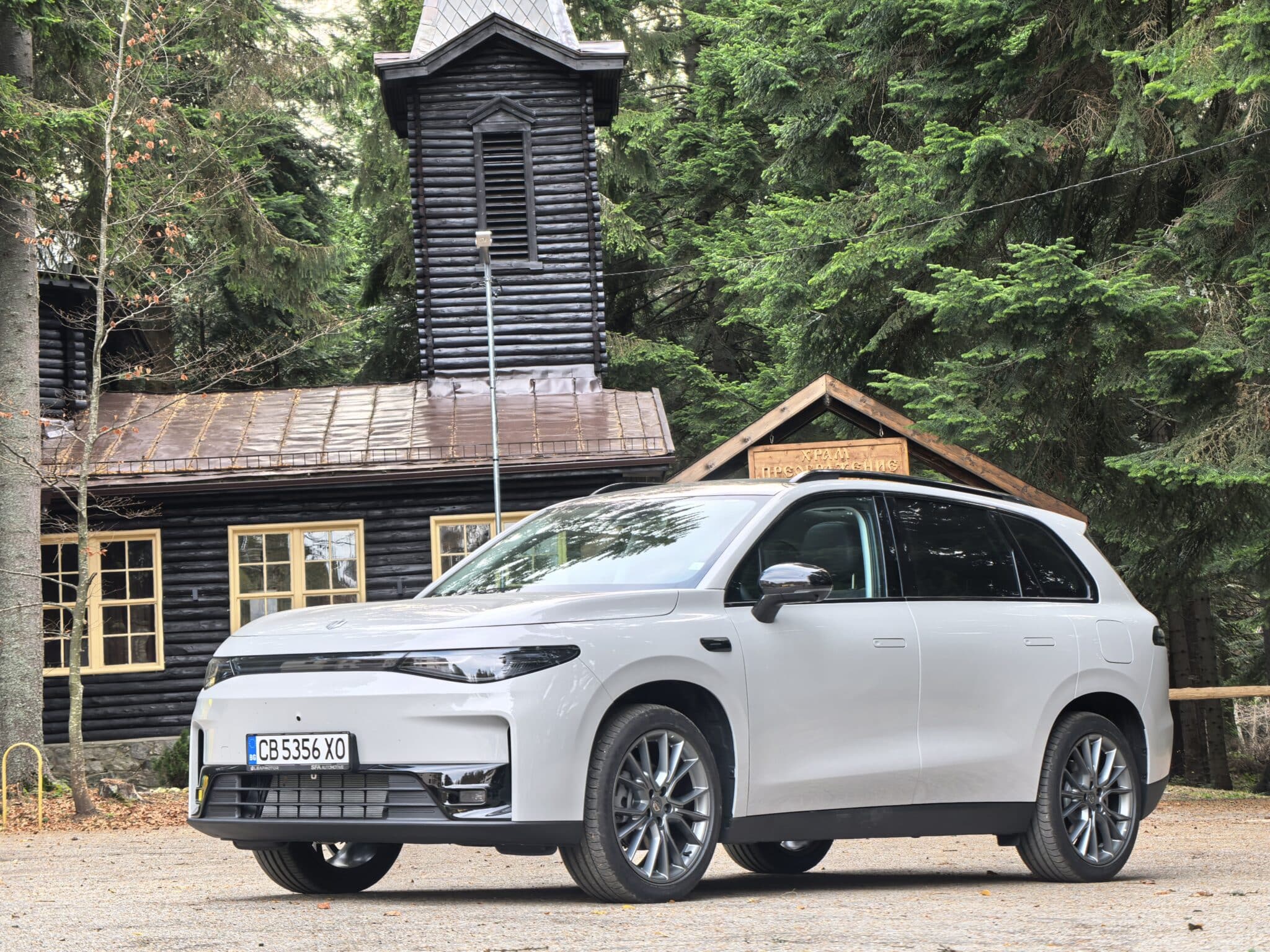 Край на „електричките са за богатите“? Leapmotor: пробег, оборудване и цена като на хибрид вече в България