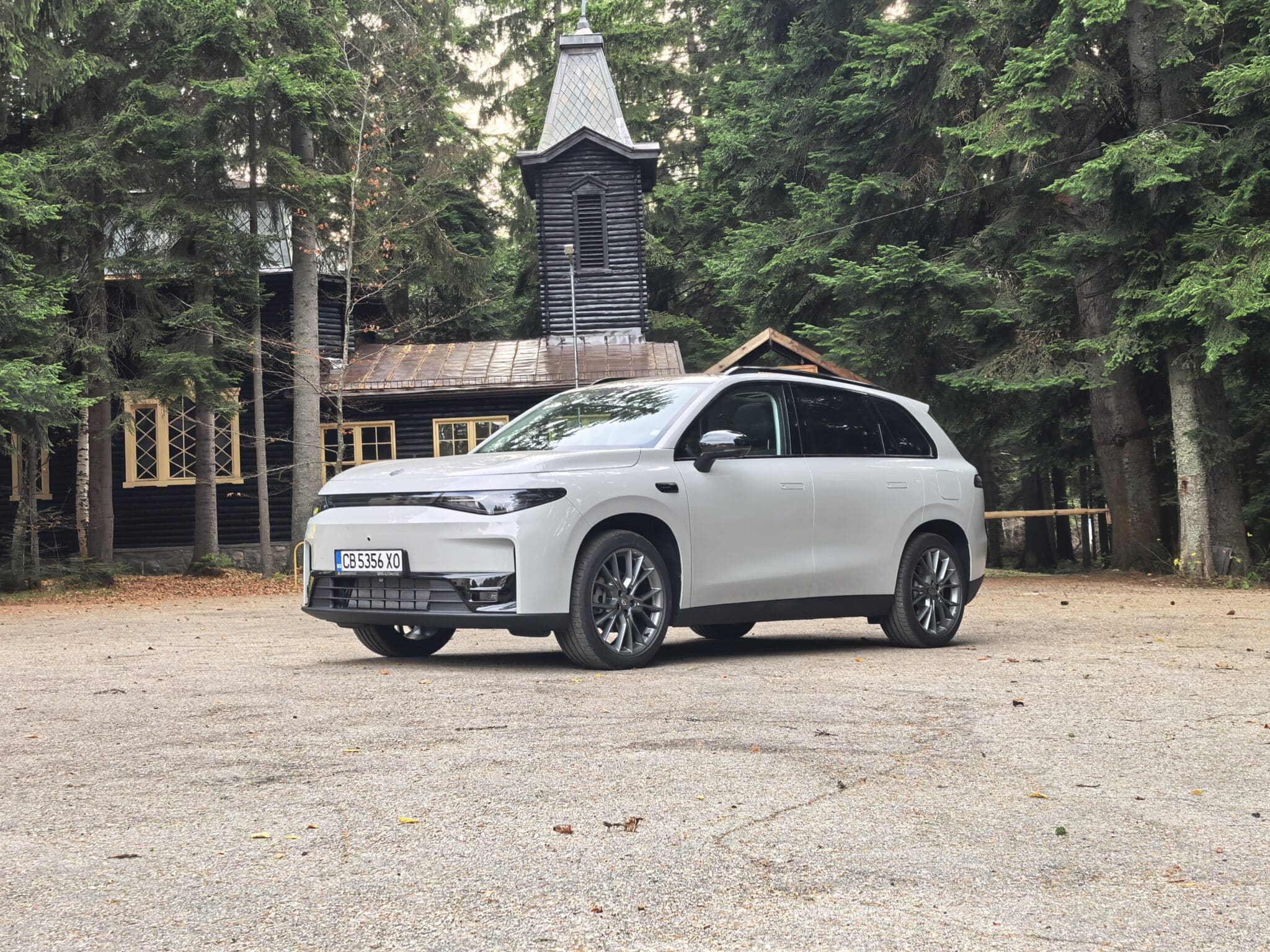 Край на „електричките са за богатите“? Leapmotor: пробег, оборудване и цена като на хибрид вече в България
