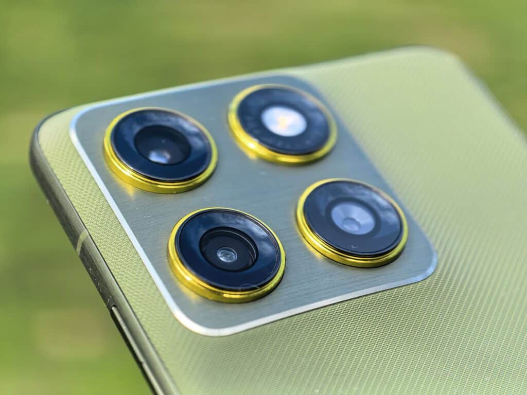 Най-тънкият телефон с най-голямата батерия? Motorola Edge 70 обърка целия пазар
