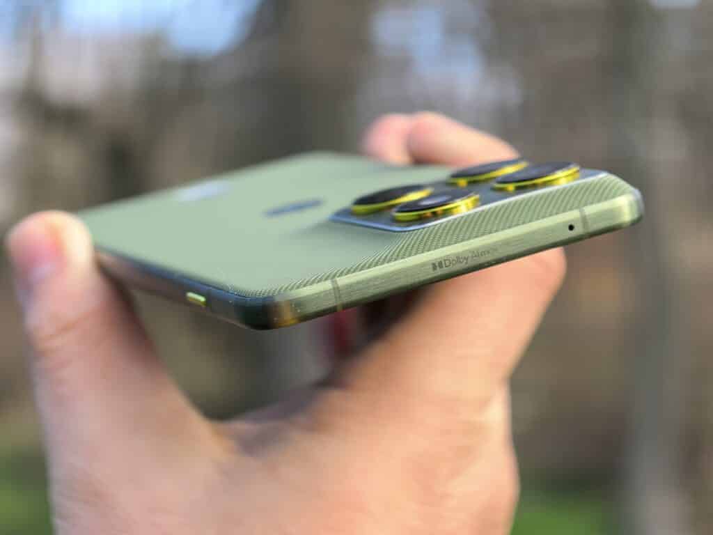 Най-тънкият телефон с най-голямата батерия? Motorola Edge 70 обърка целия пазар