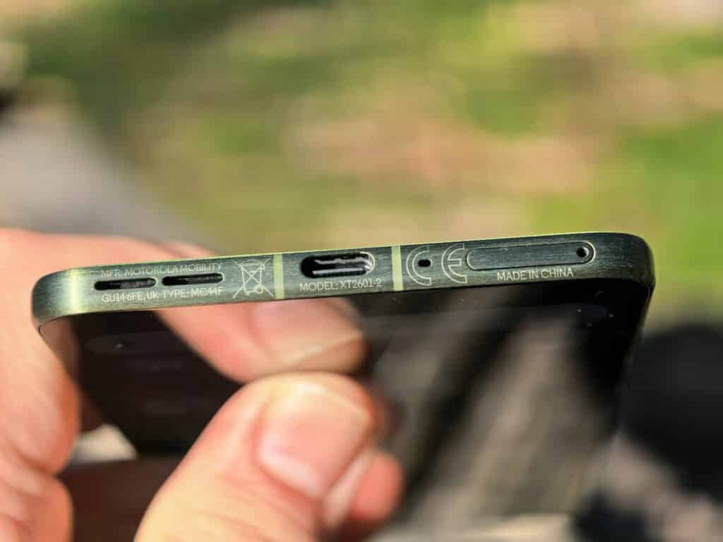 Най-тънкият телефон с най-голямата батерия? Motorola Edge 70 обърка целия пазар