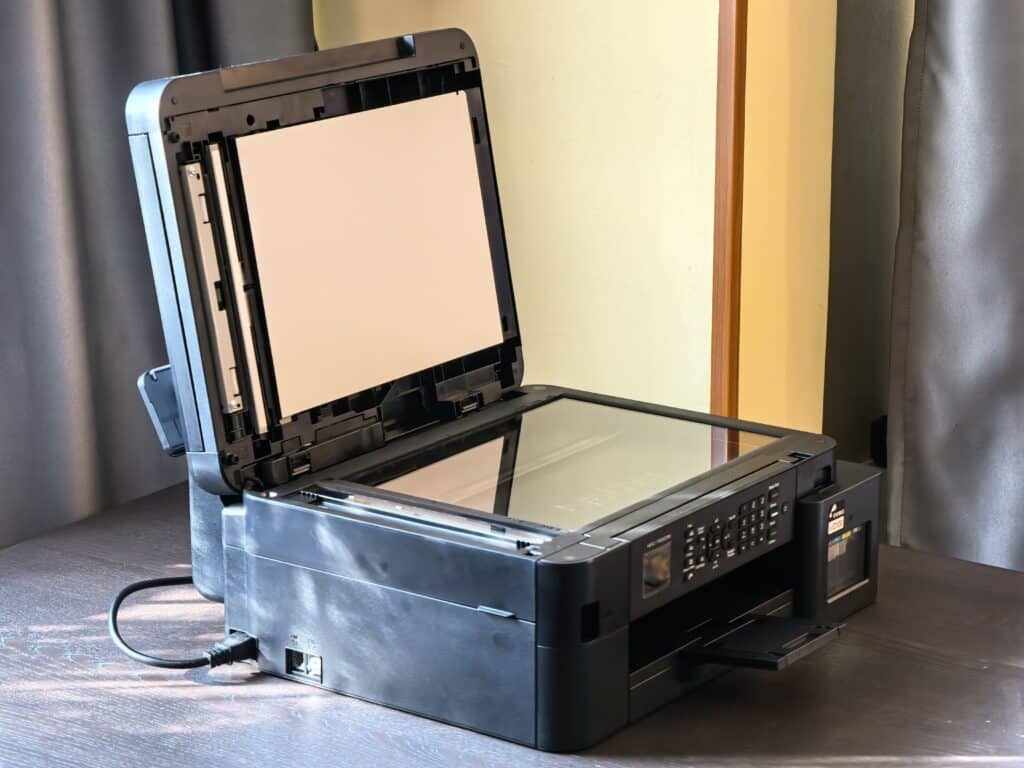 Печаташ, сканираш, копираш – и забравяш за консумативите: Brother MFC-T930DW