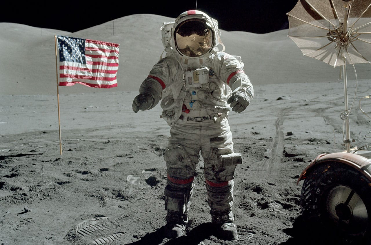 Apollo 17 и денят, в който спряхме да ходим на Луната. Защо сега всички бързат да се върнат