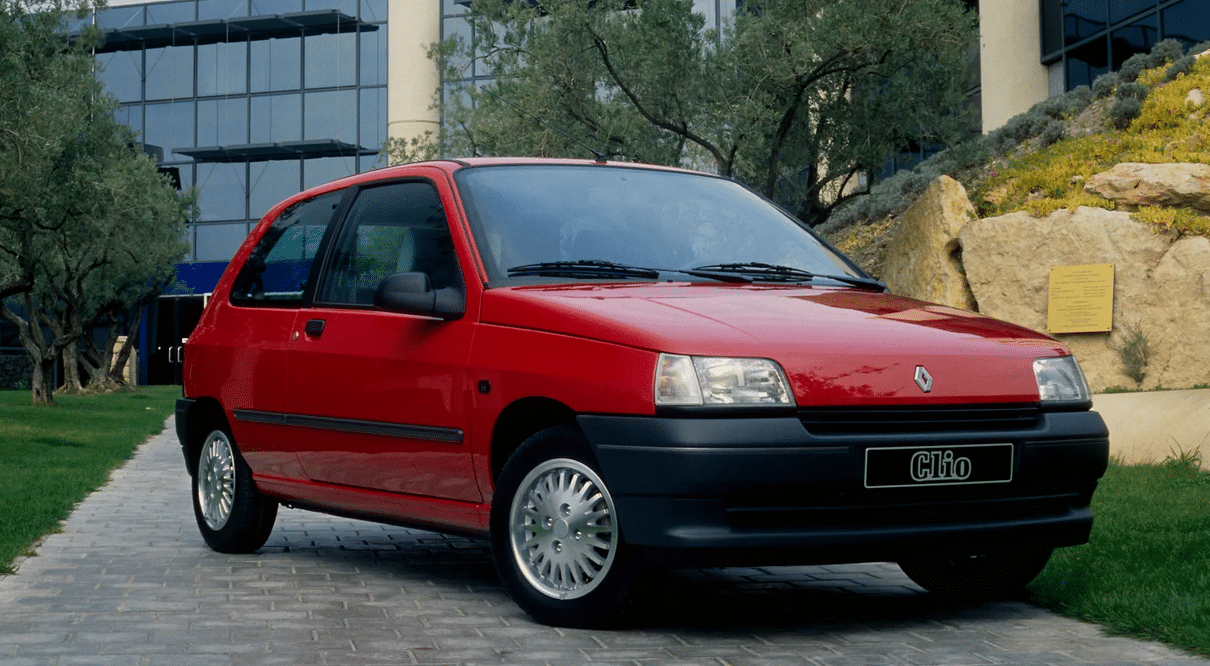 Renault Clio: легендата, която порасна заедно с нас — и започва своята шеста глава