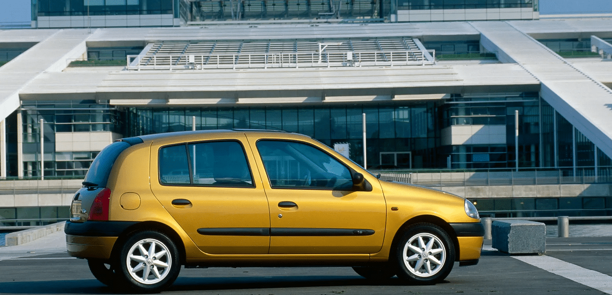 Renault Clio: легендата, която порасна заедно с нас — и започва своята шеста глава