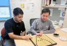 Да играеш с AlphaGo, за да спасиш интернет. Как древната игра Го помогна на учените да подобрят охлаждането на сървърите