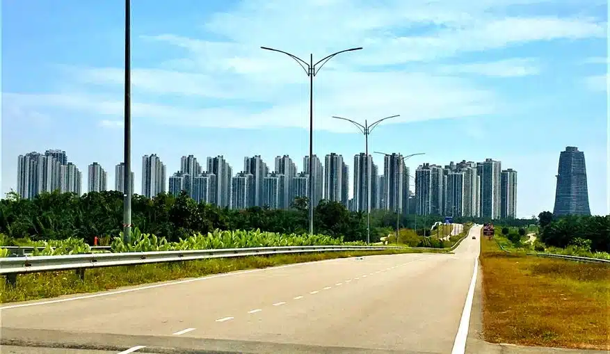 Провалът Форест Сити: Как градът на бъдещето за 100 милиарда се превърна в „призрачен град“