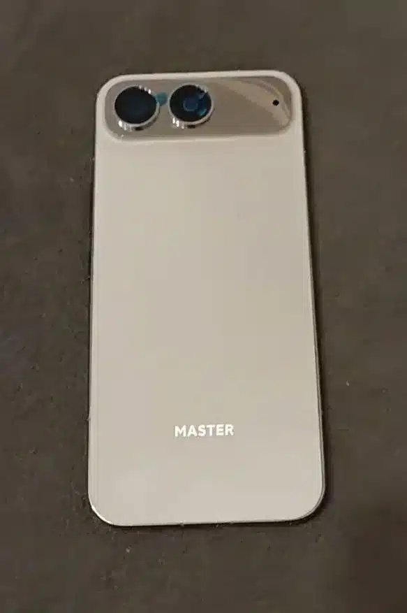 Възможен прототип на Xiaomi 17 Air беше разкрит онлайн: дебелината му е едва 5,5 мм