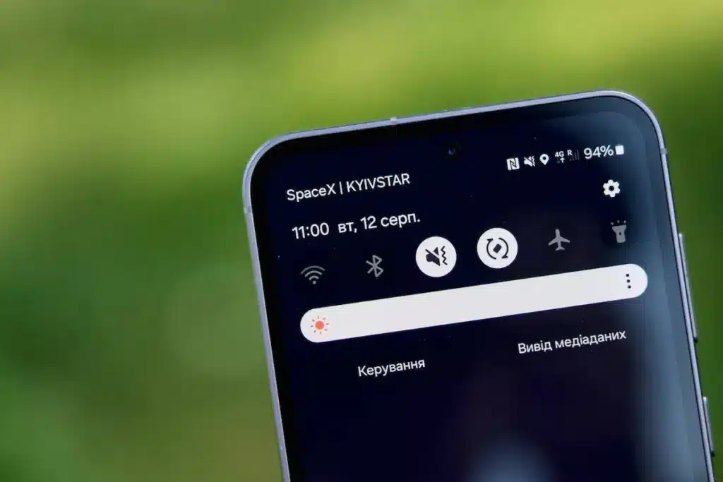 Samsung се включва във войната: Starlink Direct to Cell стартира в Украйна