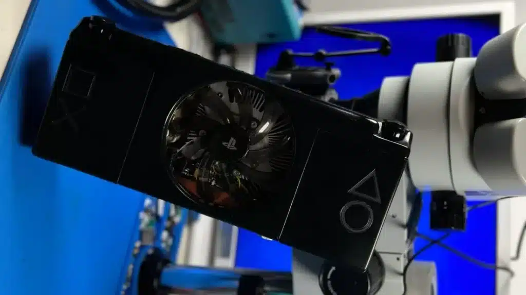 Ентусиаст превърна PS4 Slim в мощна портативна конзола